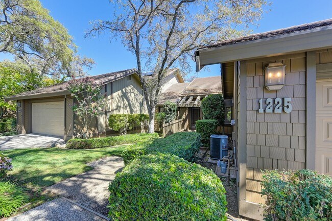 Building Photo - South Auburn Gem! Stylish 2BR Townhome in Quiet, Neighborhood