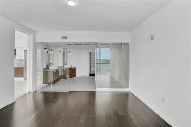 Building Photo - 720 NE 62nd St