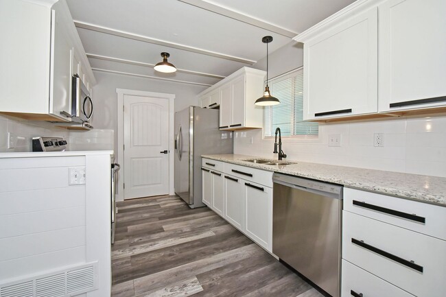 Building Photo - BEAUTIFUL REMODELED home in Chaparral Ridge!