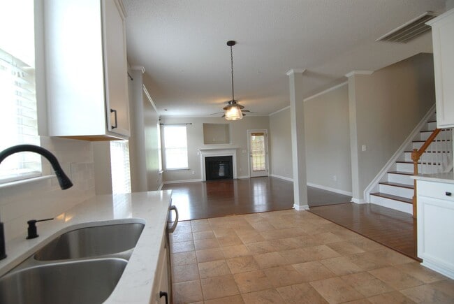Building Photo - Stunning 2 story brick home 4 bedroom 2.5 ...