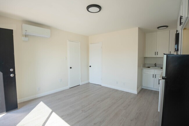 Building Photo - 825 W 167th St