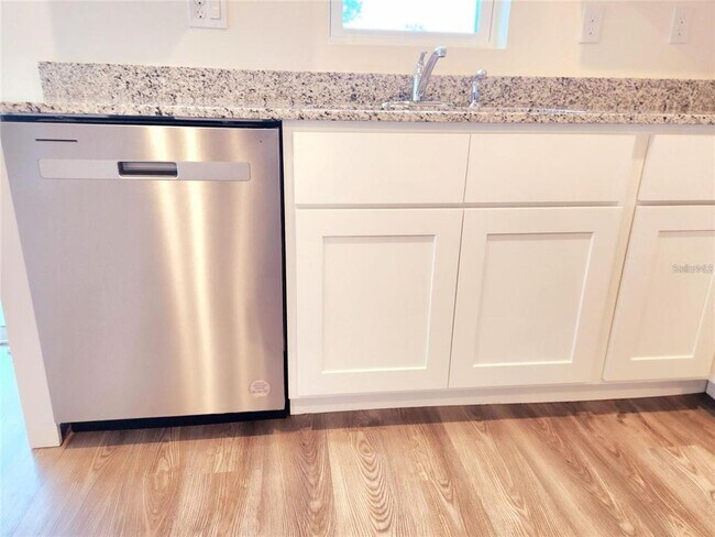 Building Photo - 1931 Golden Beak Dr