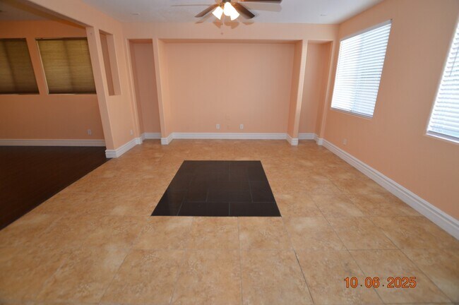 Building Photo - 638 Harvester Course Dr