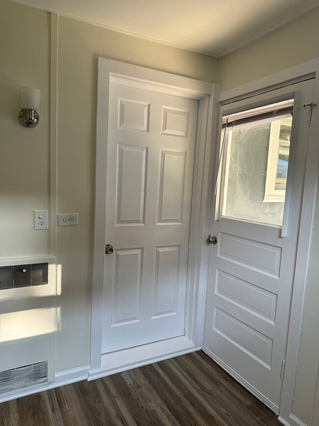 Building Photo - 220 Morton Rd