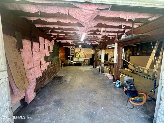 Building Photo - 1213 Cherry St