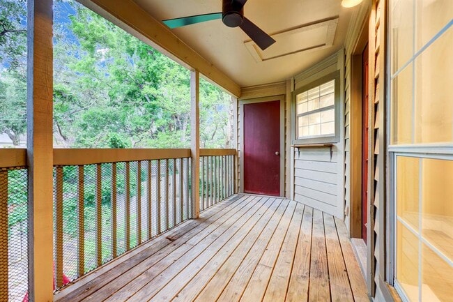 Building Photo - 3809 Spicewood Springs Rd