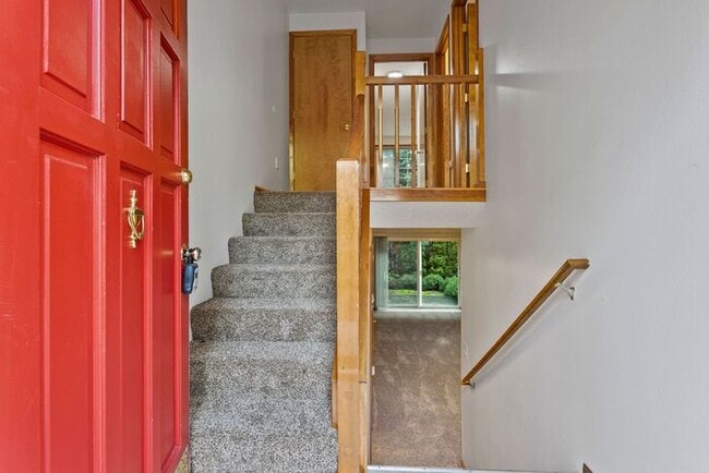 Building Photo - this is a must see large 2 bed 1bath. Clos...