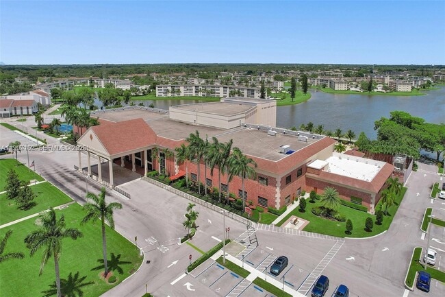 Building Photo - 534 Mansfield M