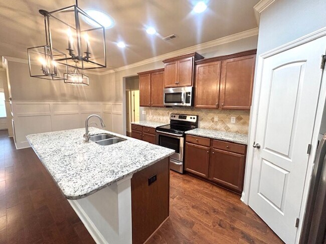 Building Photo - Spacious 4 bedroom, 3 bathroom single fami...