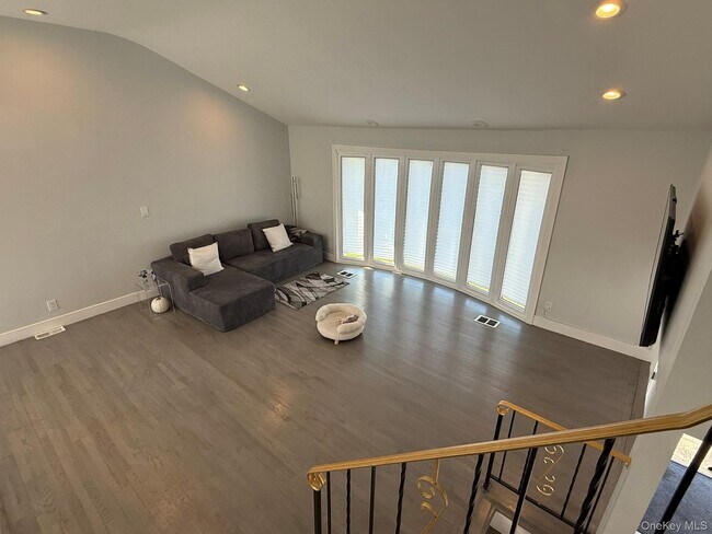 Building Photo - 640 Derby Ave