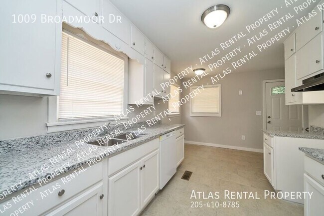 Building Photo - 1009 Broadmoor Dr