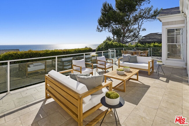 Building Photo - 7335 Birdview Ave