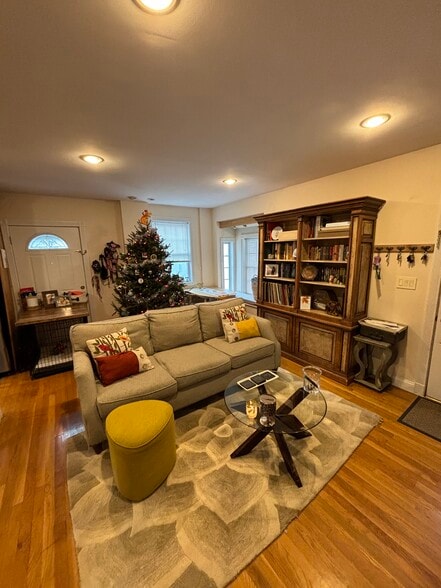 Building Photo - 37 Farquhar St