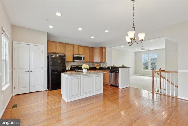 Building Photo - 113 Raven Ct