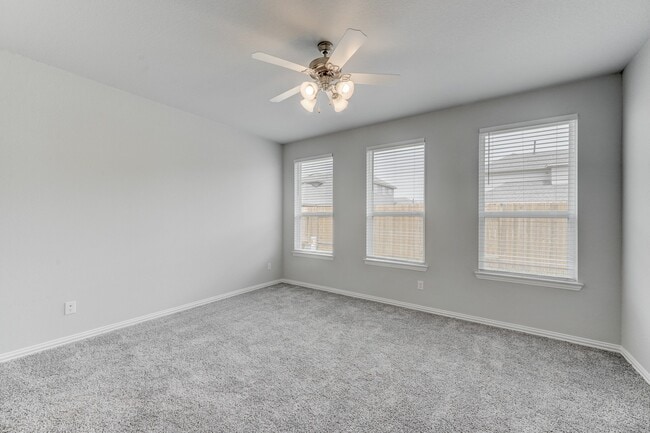 Building Photo - 1229 Red Hills Dr