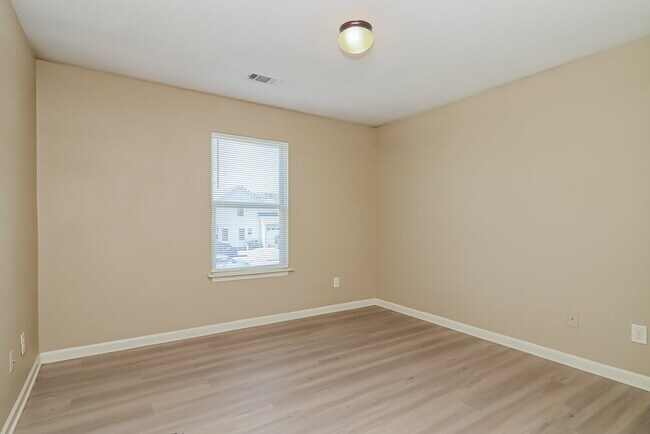 Building Photo - 13 Thatch Ct