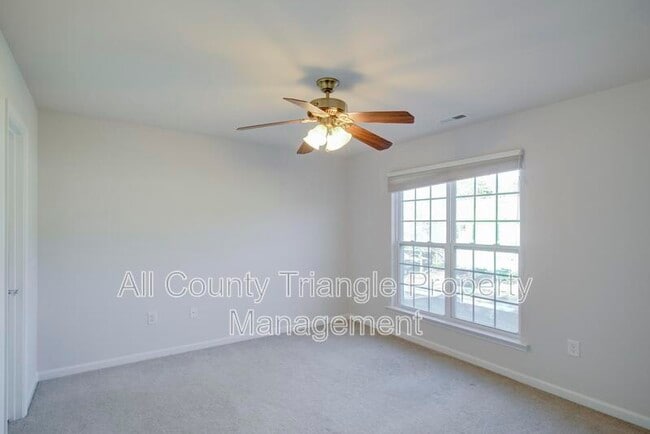 Building Photo - 408 Dyersville Dr