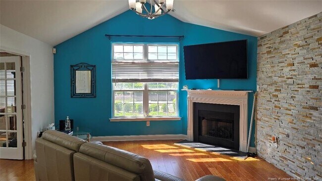 Building Photo - 127 Nandina Ct