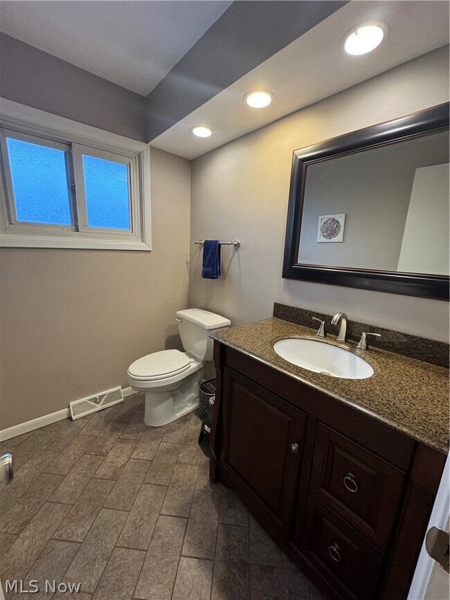 Building Photo - 2545 Buckhurst Dr