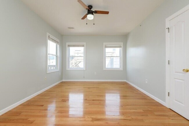 Building Photo - 306 3rd St