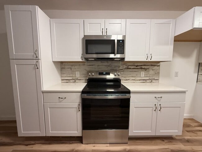 Building Photo - 1202 Valley View Dr