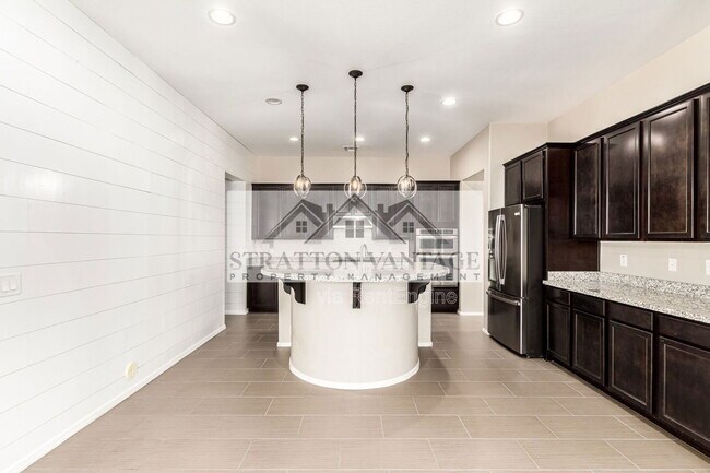 Building Photo - 21004 E Sunset Dr