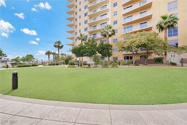 Building Photo - 8255 S Las Vegas Blvd