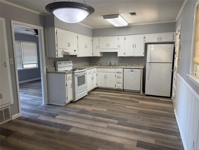 Building Photo - 3933 Bienville Rd