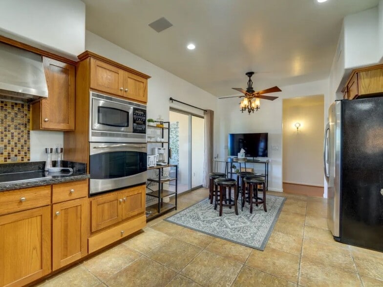 Building Photo - 17031 E Cascade Dr