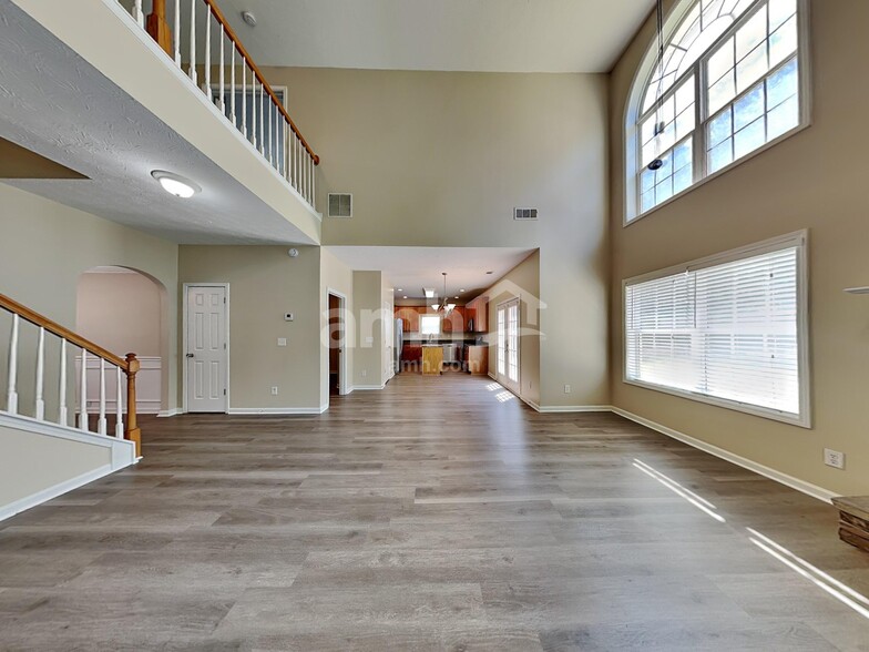 Building Photo - 332 Sunderland Way