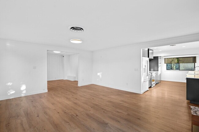 Building Photo - 1640 Highland Ave