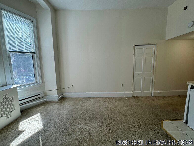 Building Photo - 1223 Beacon St