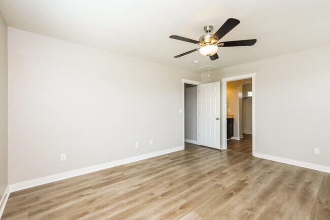 Building Photo - 3448 W Oak Crest Dr