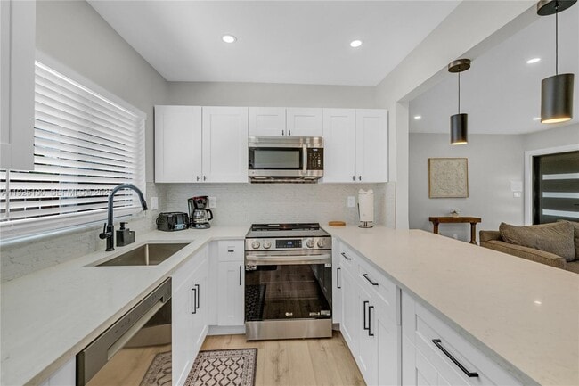 Building Photo - 1204 NE 7th St