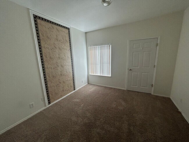 Building Photo - Nice 2 bedroom, 2 bath condo close to Fort...