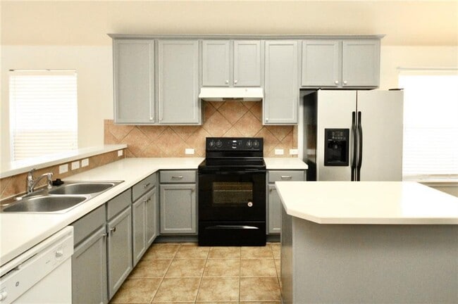 Building Photo - 3728 Pine Needle Cir