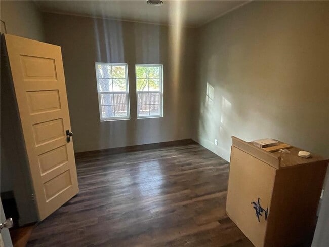 Building Photo - 220 N 8th St