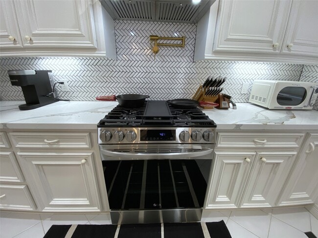 Building Photo - 2506 Van Buren St