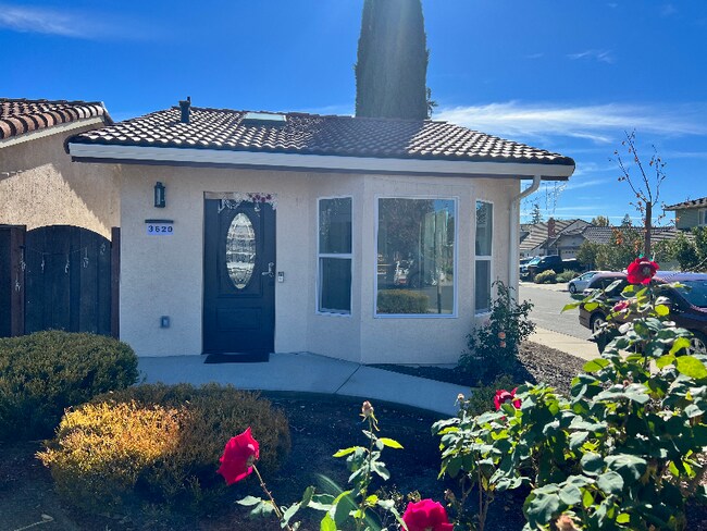 Primary Photo - 3620 Dunsmuir Cir