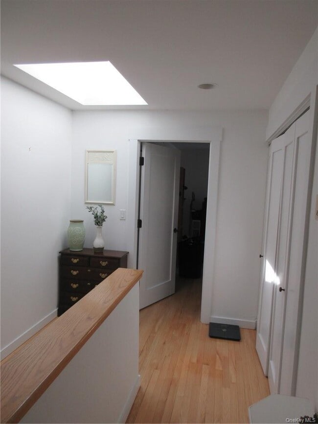 Building Photo - 120 Main St