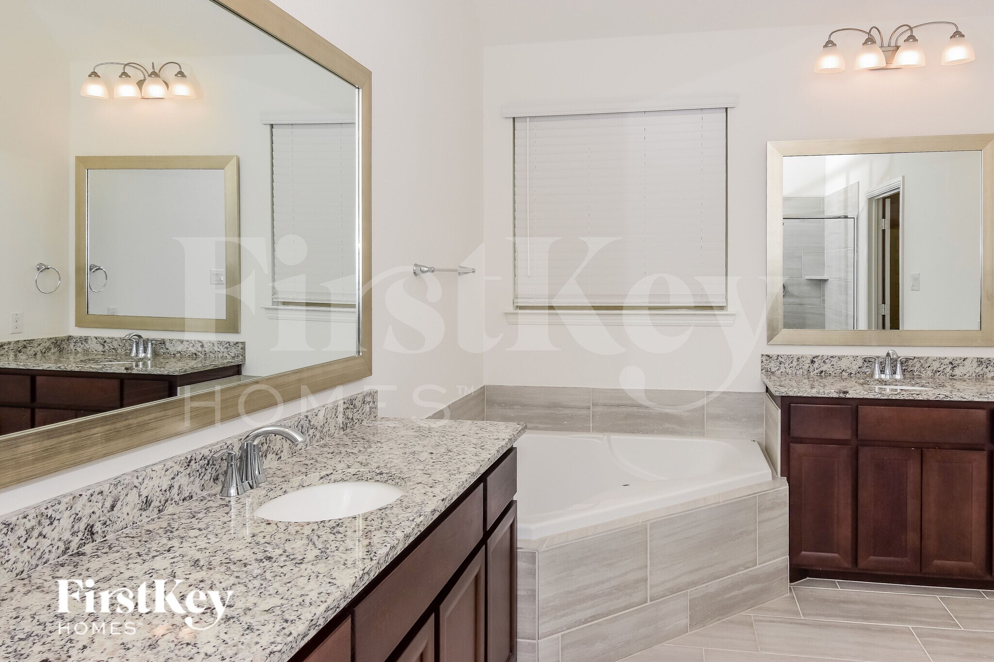 Building Photo - 2811 Winchester Ave