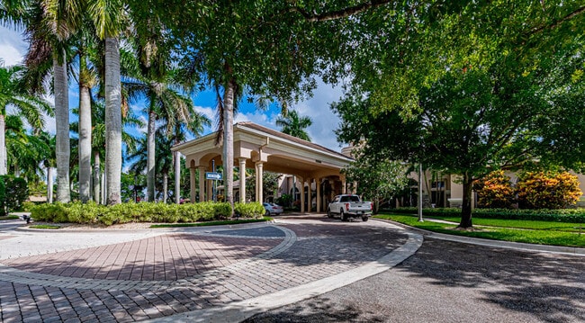 Building Photo - 10513 Versailles Blvd