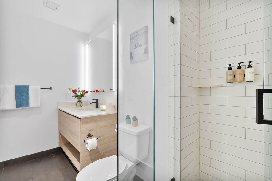 Building Photo - 398 NE 5th St