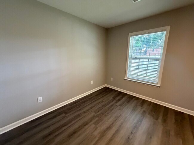 Building Photo - 219 Long Creek Dr