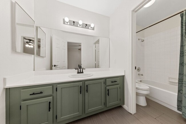 Building Photo - HENDERSON BEAUTIFUL 2-STORY TOWNHOME WITH ...
