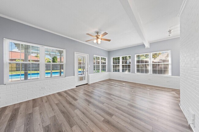 Building Photo - 508 Garden Oaks Cove