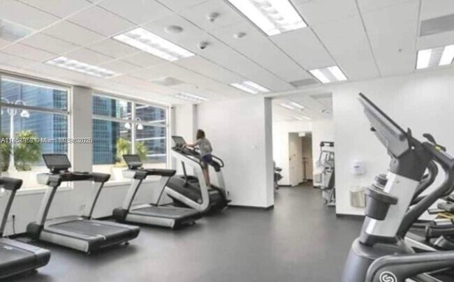 Building Photo - 1200 Brickell Bay Dr