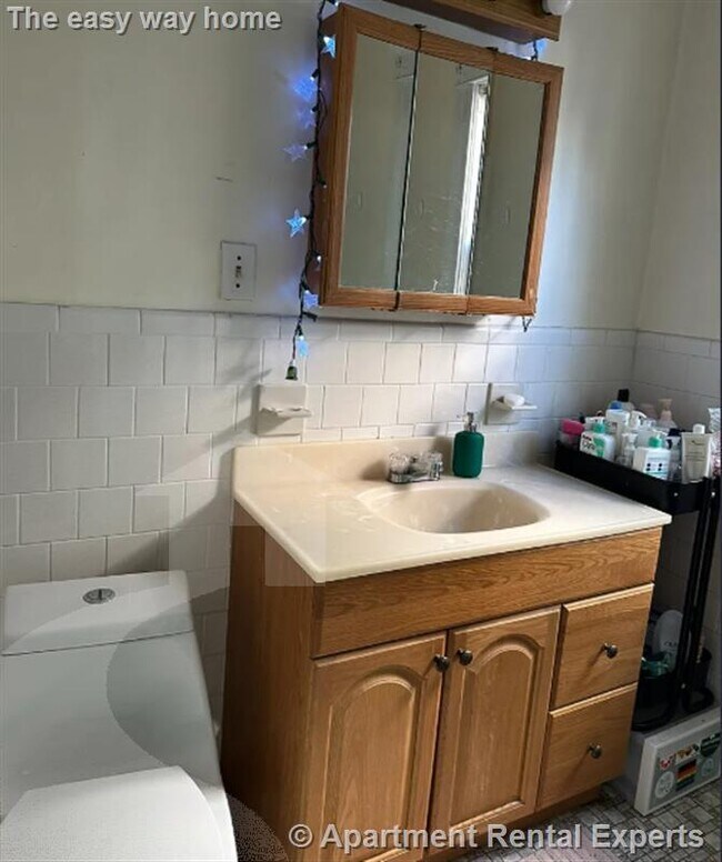 Building Photo - 183 College Ave