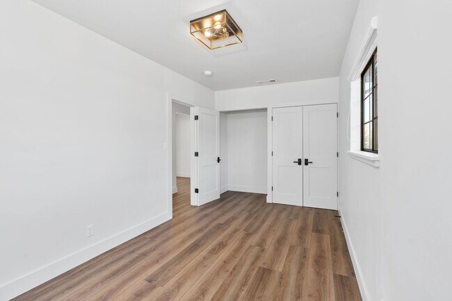 Building Photo - Modern Farmhouse w/ Pool and Paid Utilities