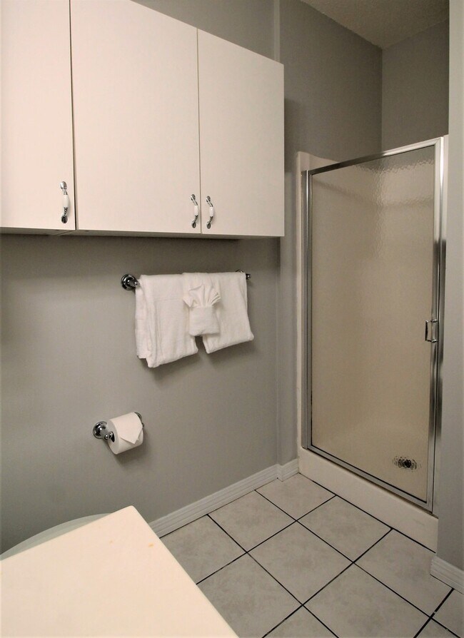 Building Photo - Updated Furnished Condo in Niceville!